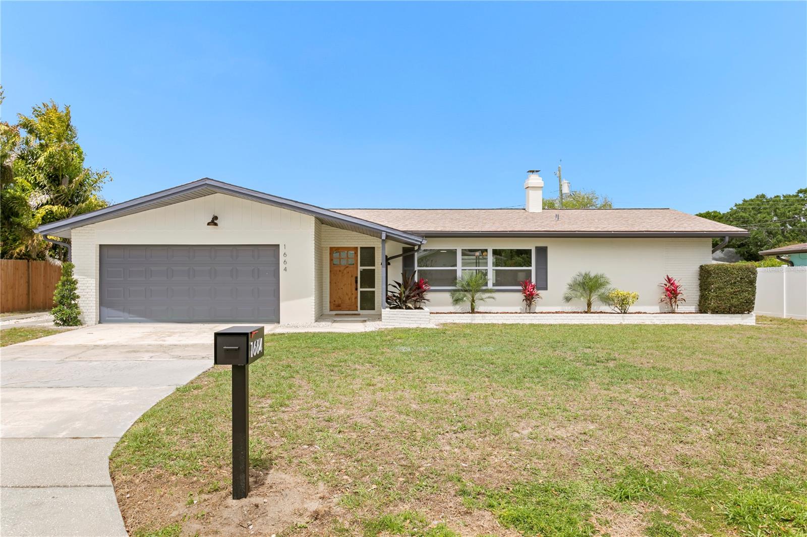 1664 WHITEWOOD DR