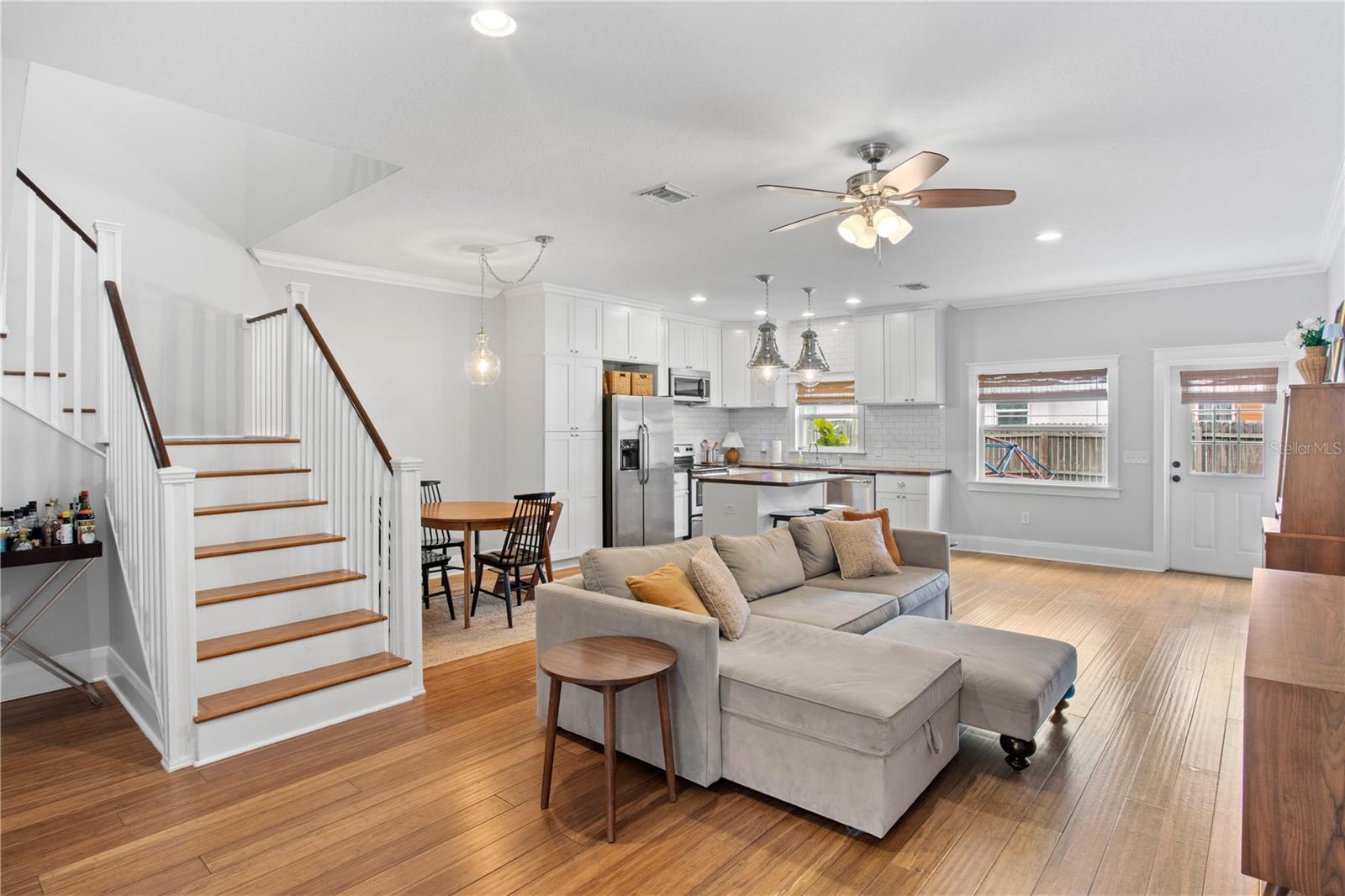 117 W GIDDENS AVE