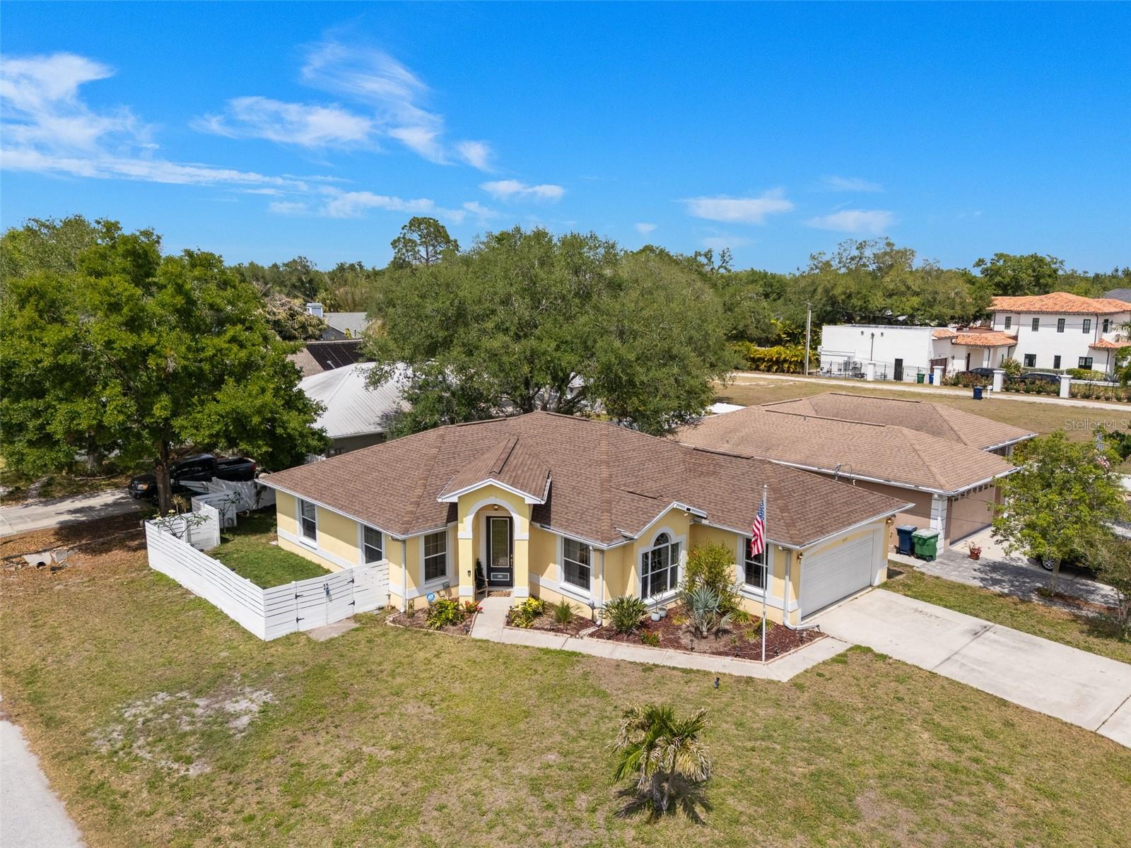 3217 W BAY AVE
