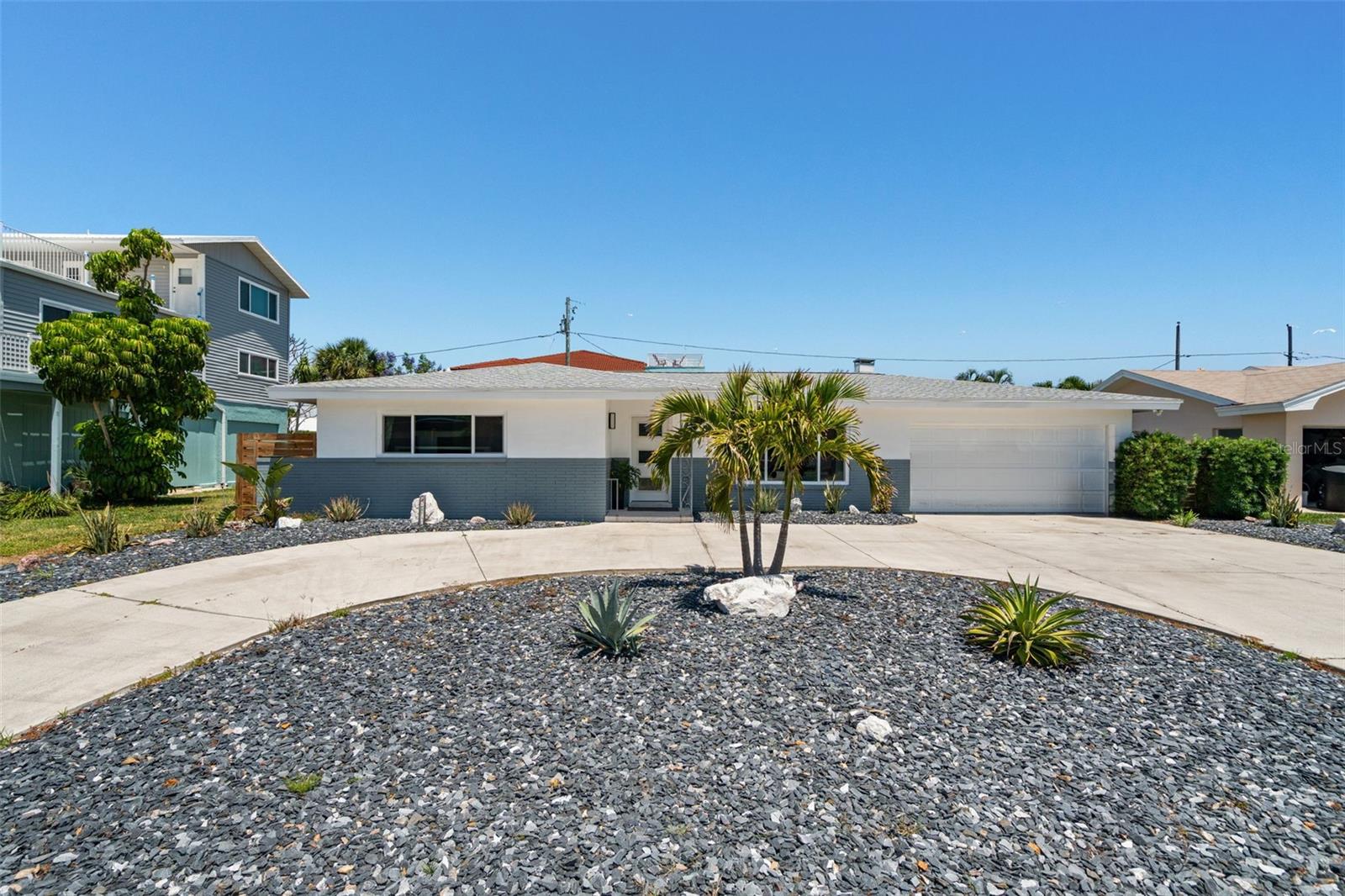 2671 W BAY ISLE DR SE