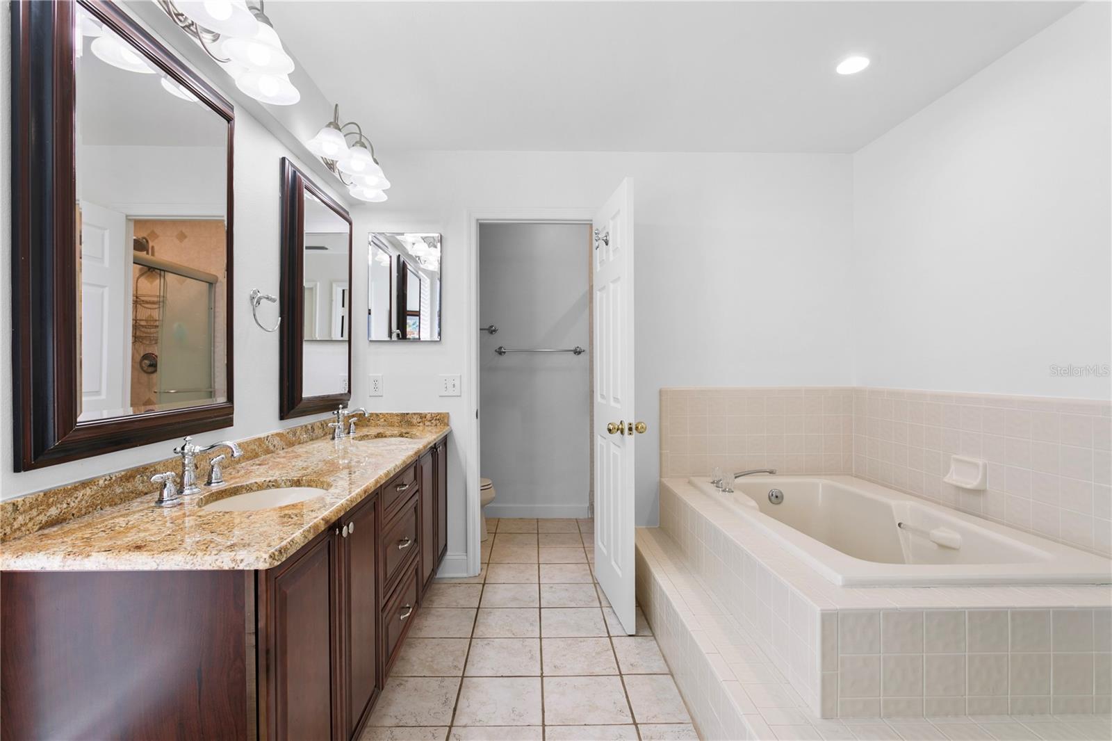 15711 JERICHO DR