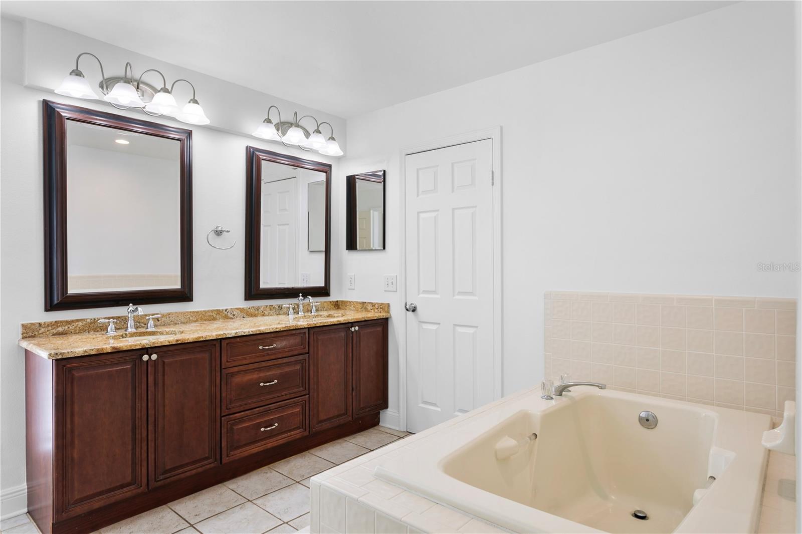 15711 JERICHO DR