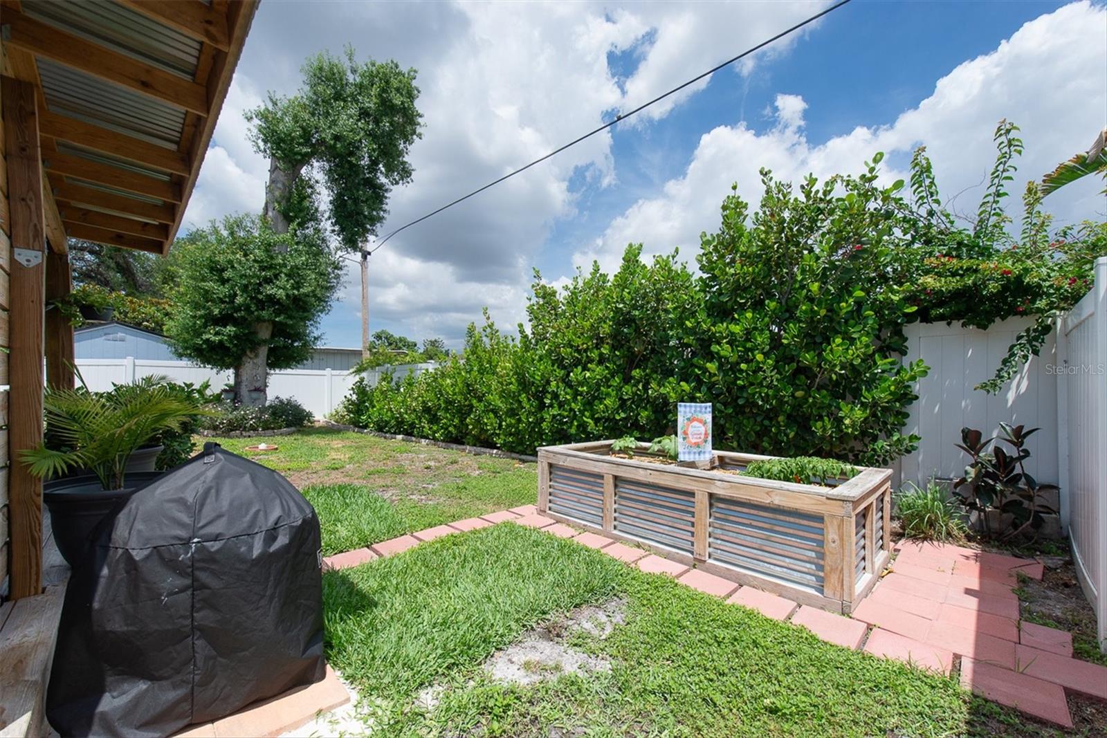 3003 W LEROY ST