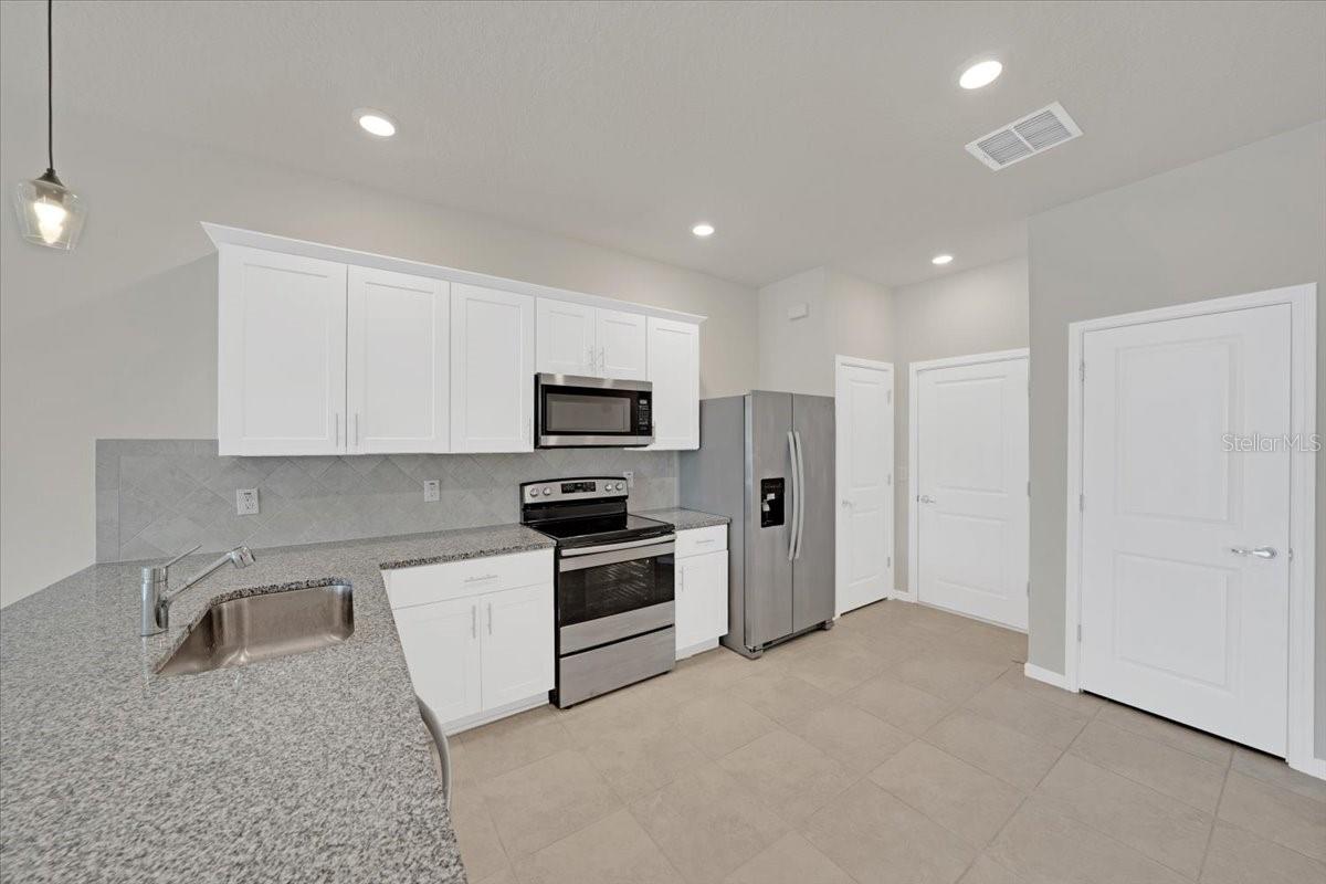 2906 DEER PINE TRL