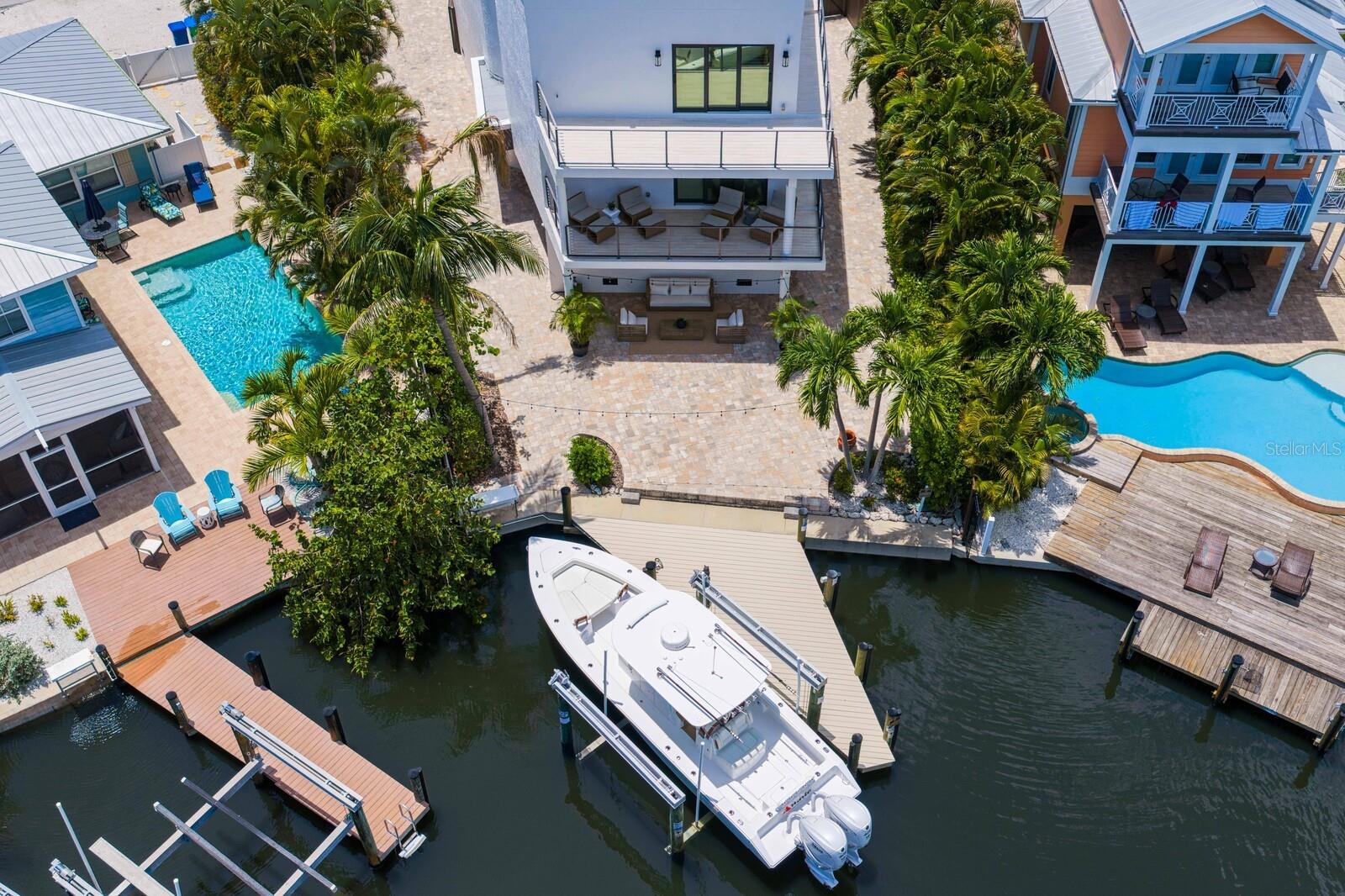 201 N HARBOR DR