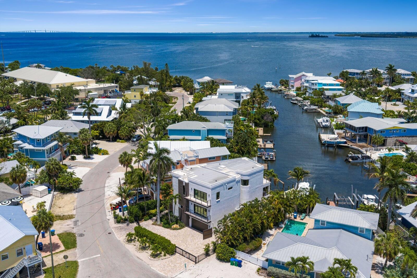 201 N HARBOR DR