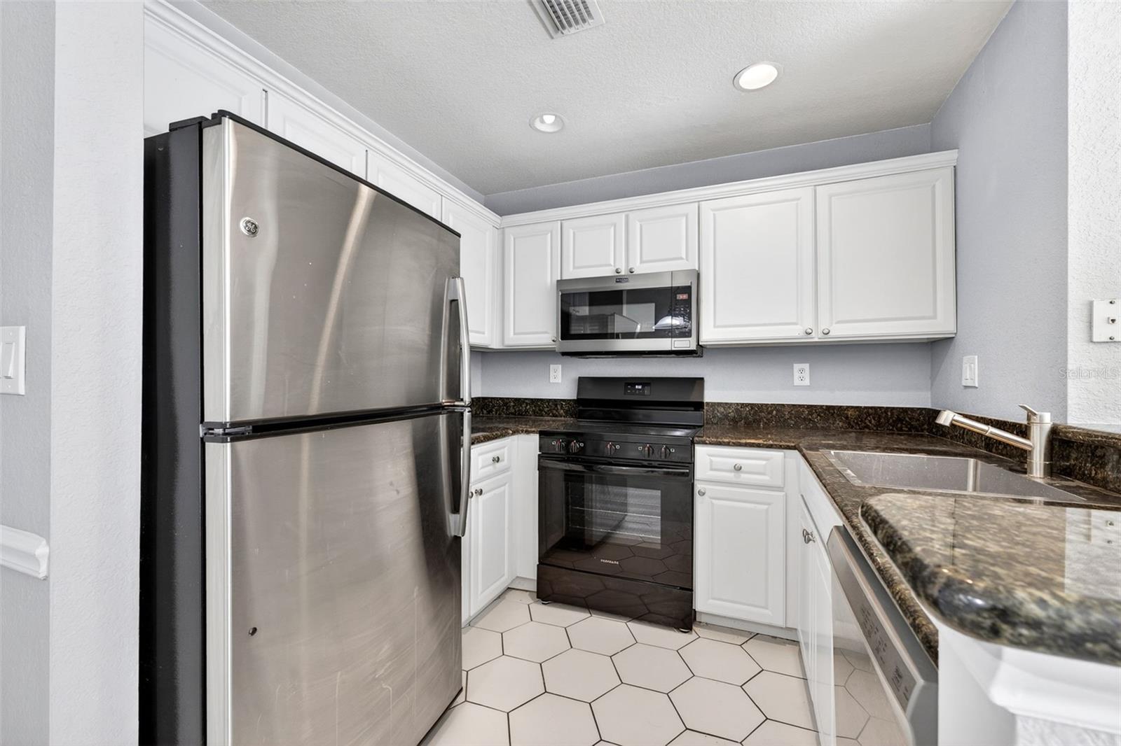 105 BRADFORD BEACH CT #105