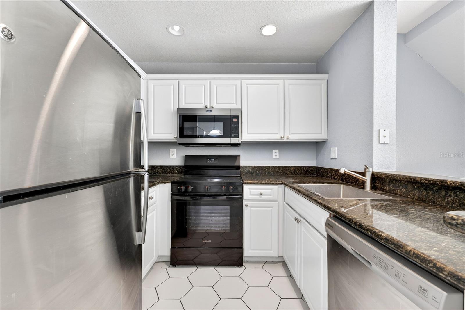 105 BRADFORD BEACH CT #105