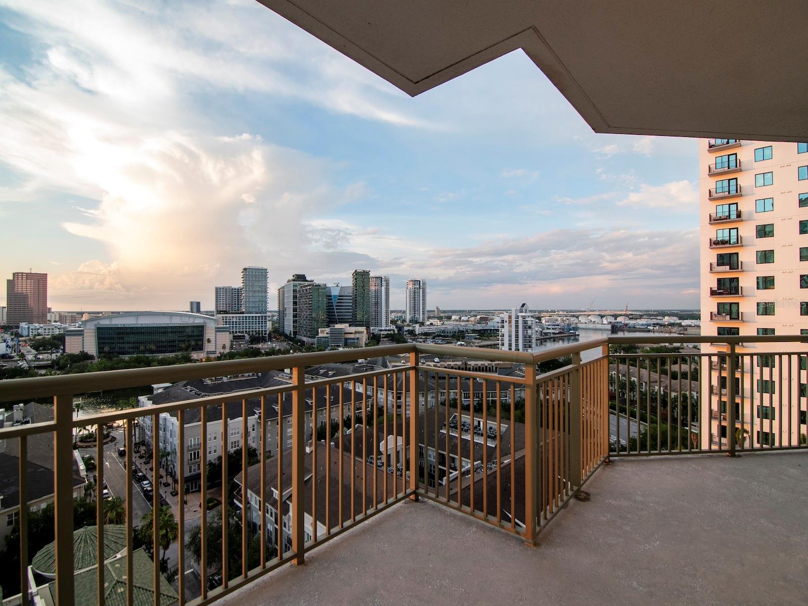 450 KNIGHTS RUN AVE #1501
