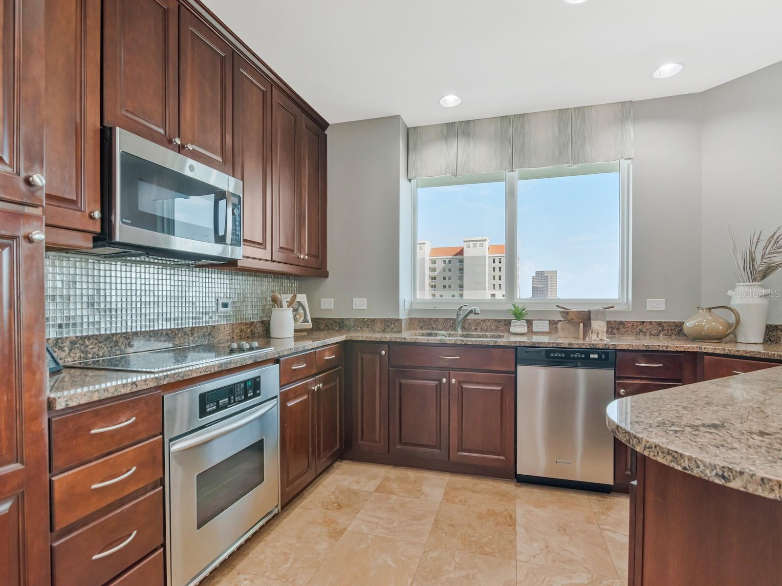 450 KNIGHTS RUN AVE #1501