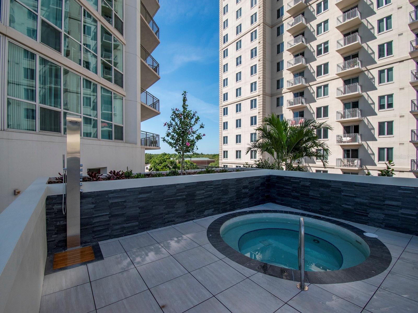 450 KNIGHTS RUN AVE #1501