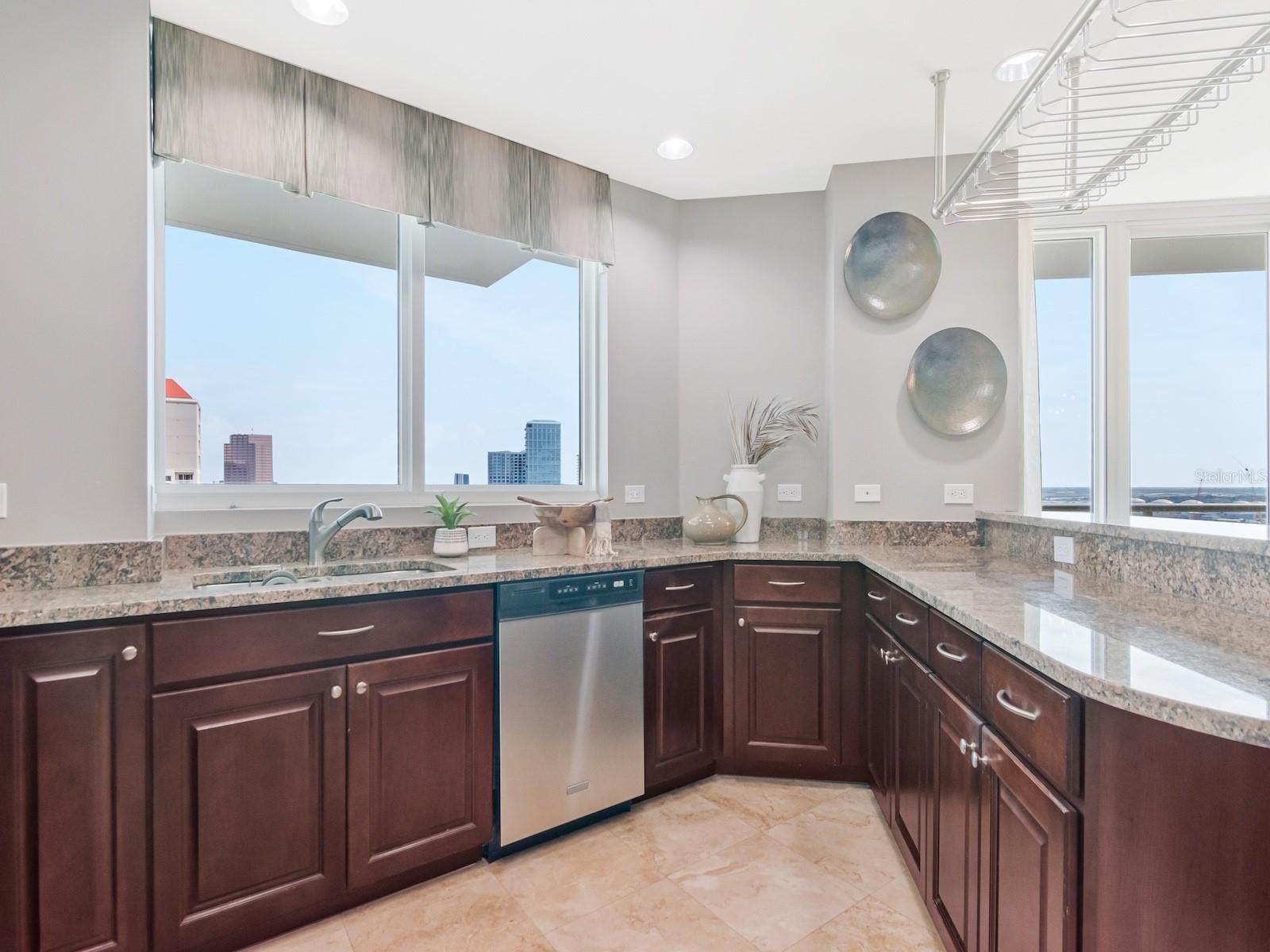 450 KNIGHTS RUN AVE #1501