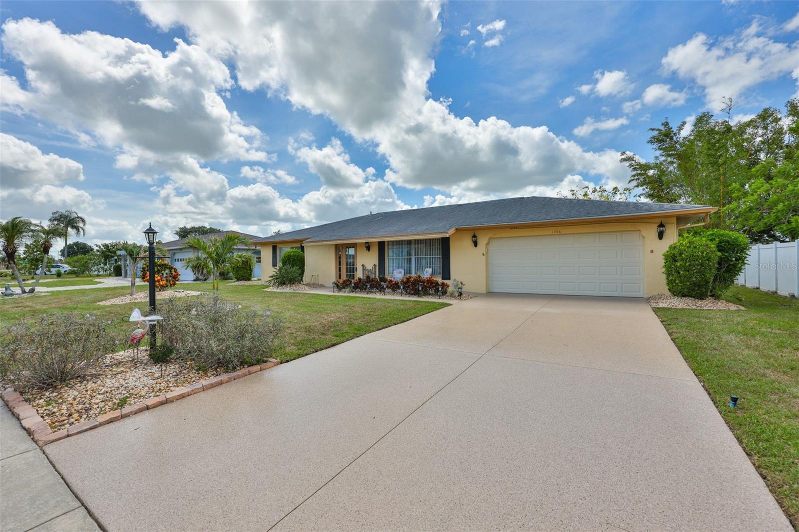 1706 FLAMINGO LN
