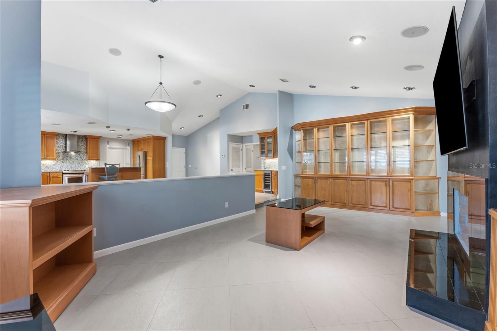 2708 W OSBORNE AVE