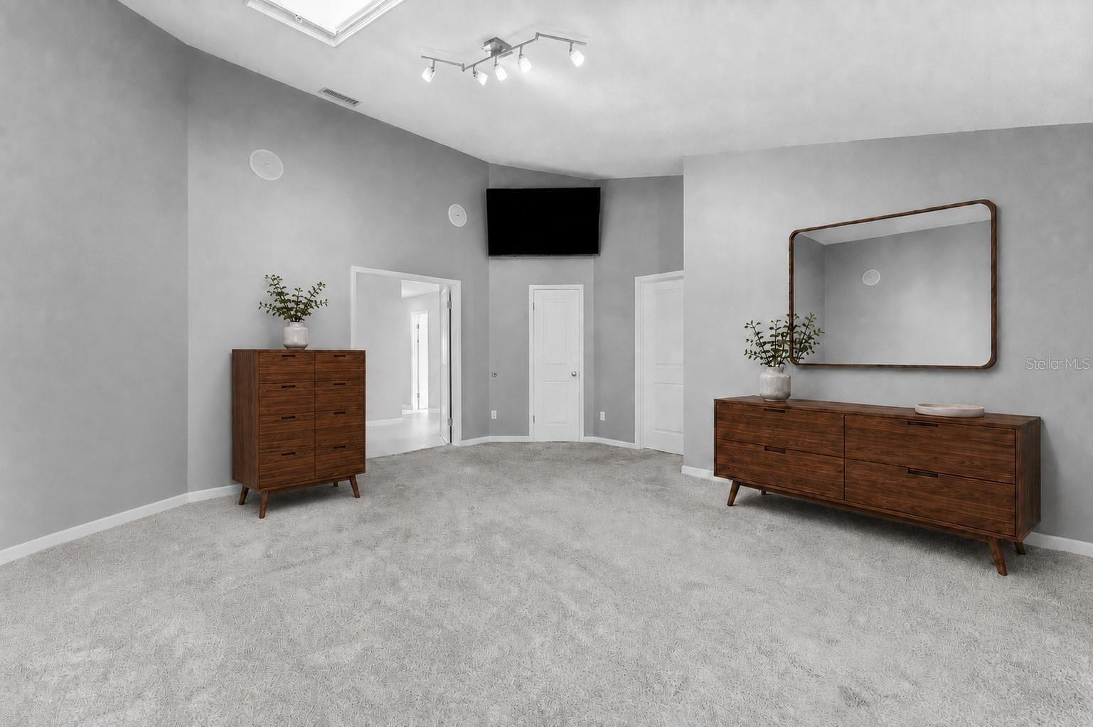 2708 W OSBORNE AVE