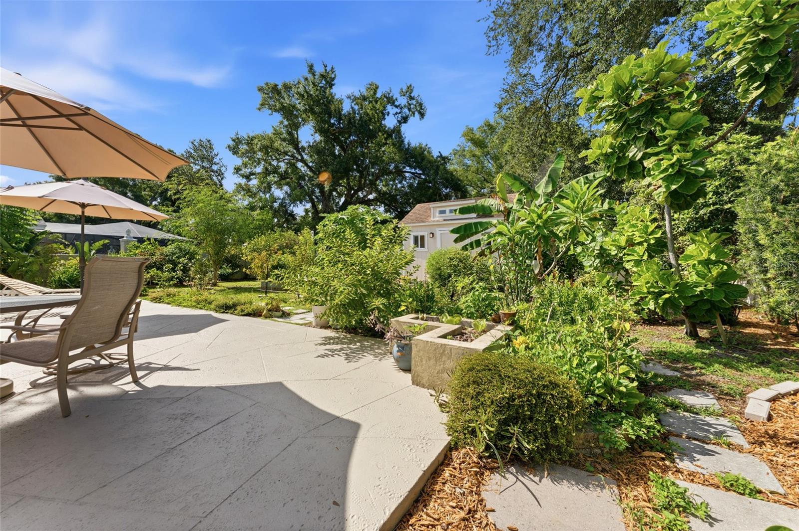 2708 W OSBORNE AVE