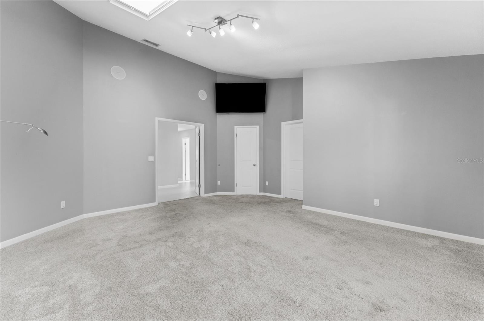 2708 W OSBORNE AVE