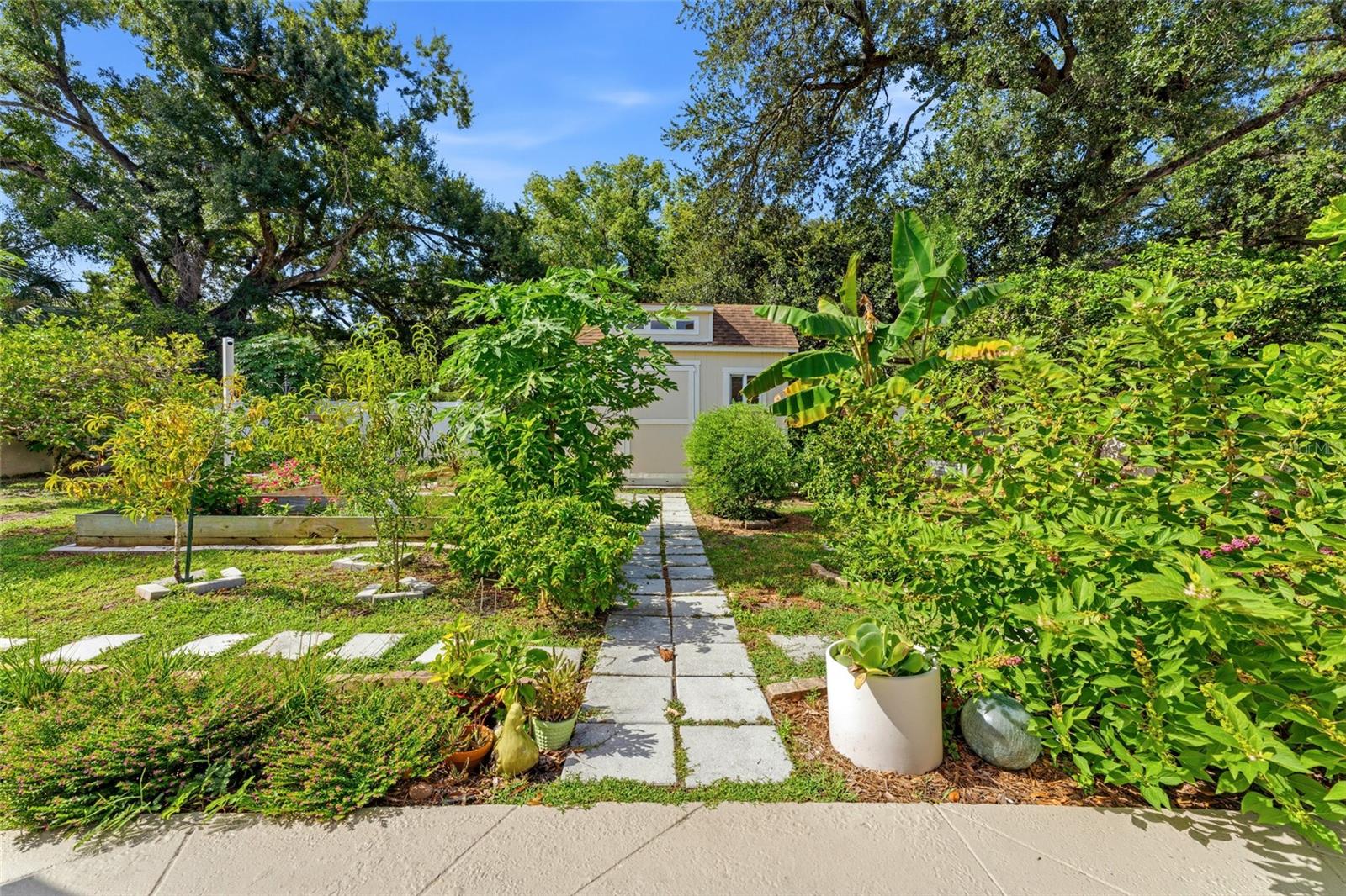 2708 W OSBORNE AVE