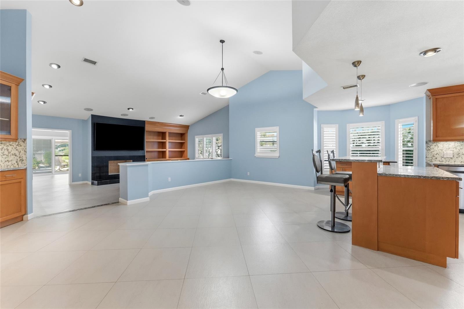 2708 W OSBORNE AVE
