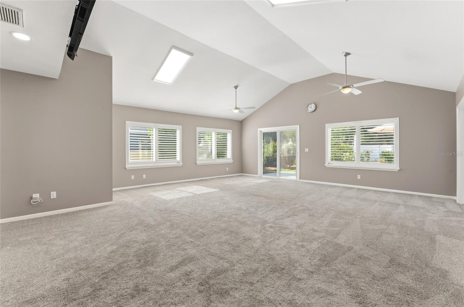2708 W OSBORNE AVE