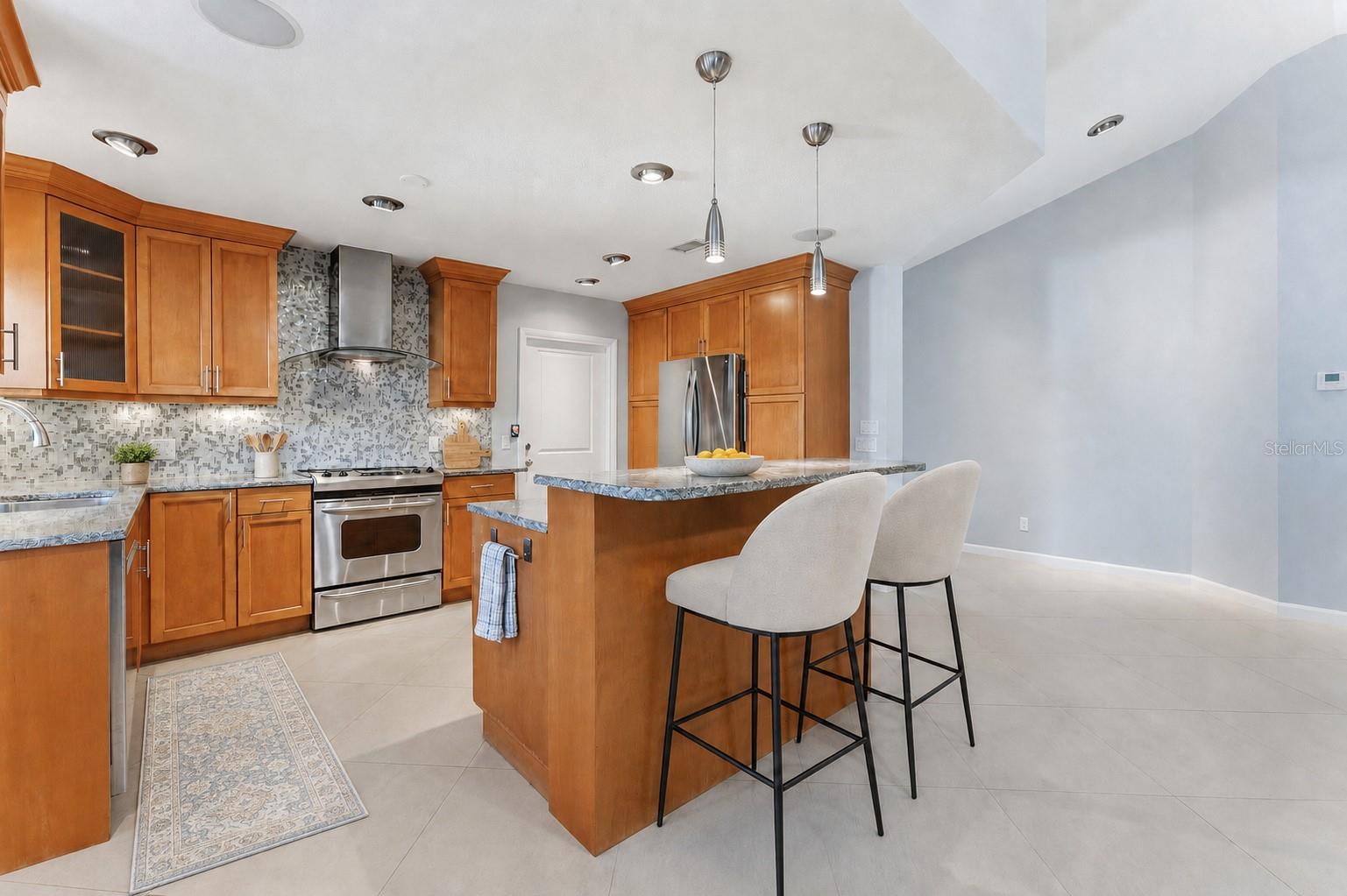 2708 W OSBORNE AVE