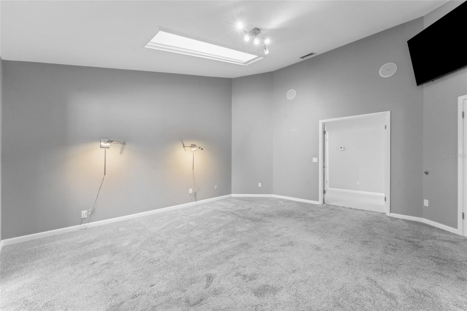 2708 W OSBORNE AVE