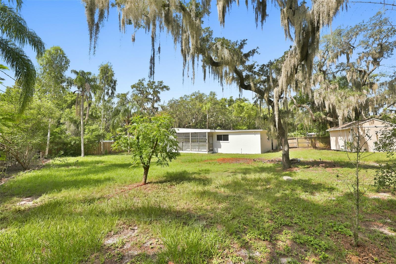 704 E RIVER DR