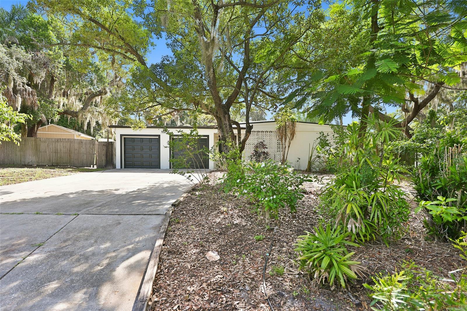 704 E RIVER DR