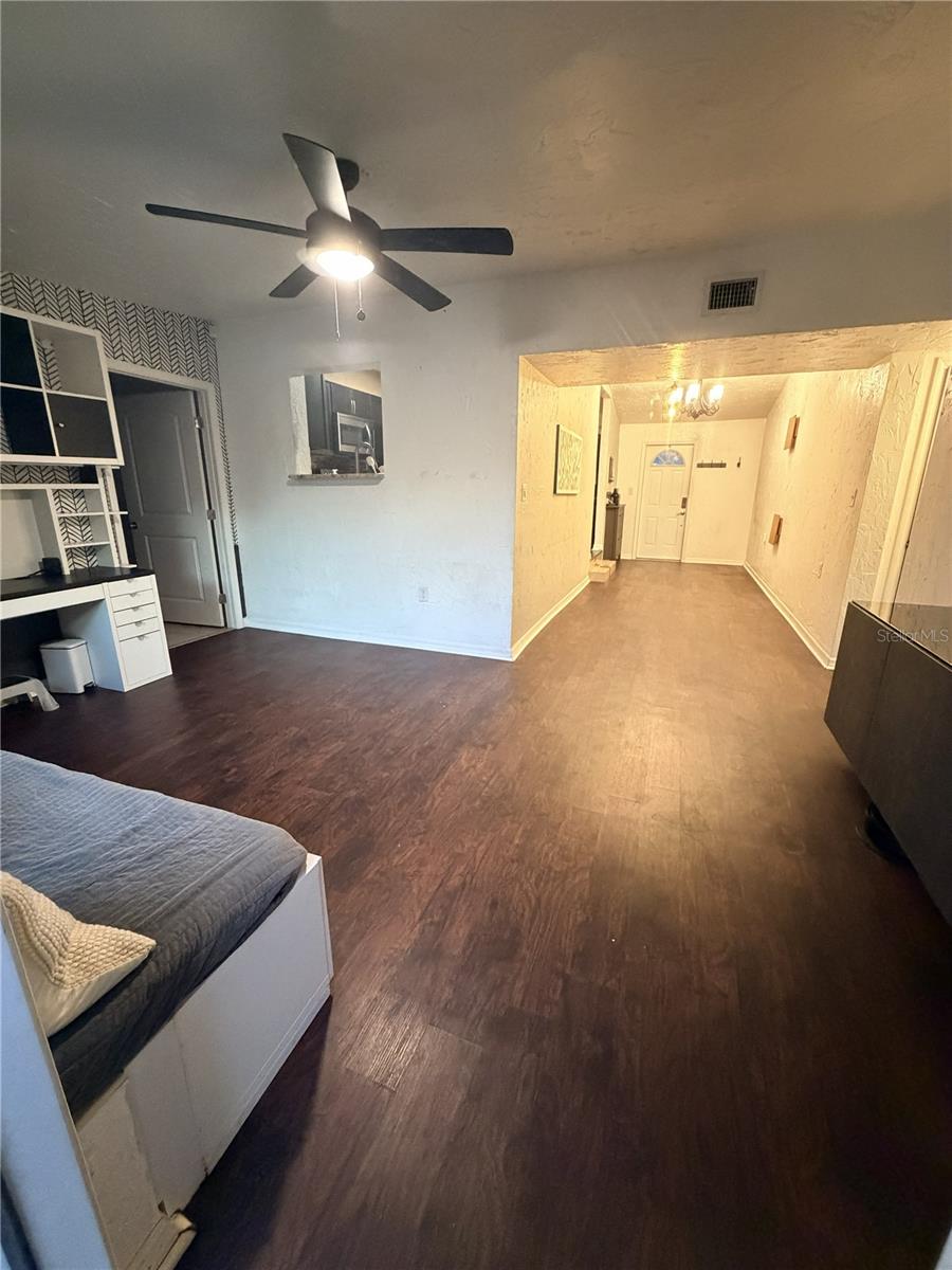 1707 W COMANCHE AVE