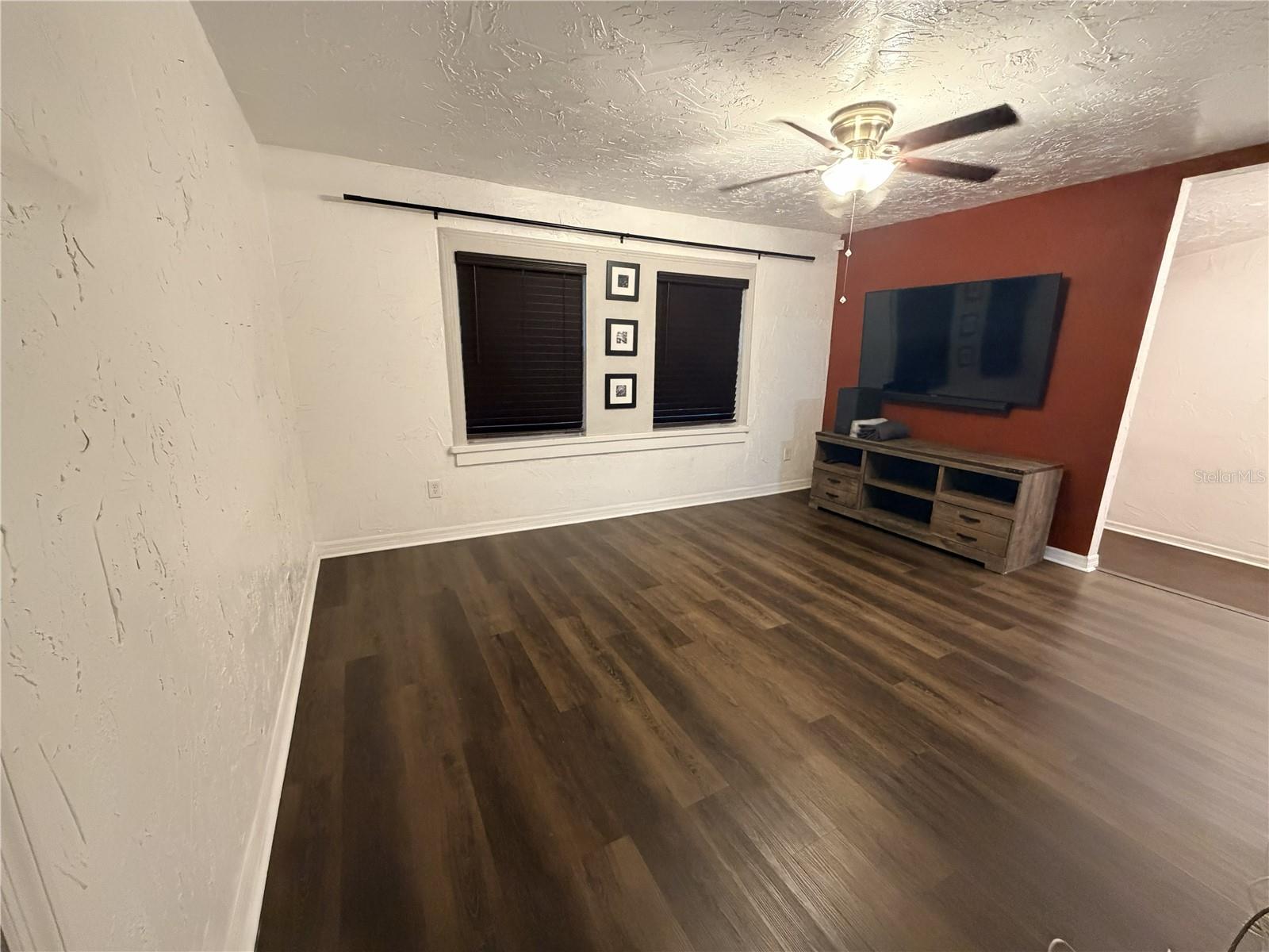 1707 W COMANCHE AVE