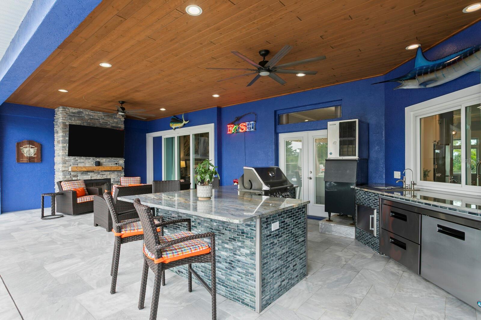 704 EAGLE LN