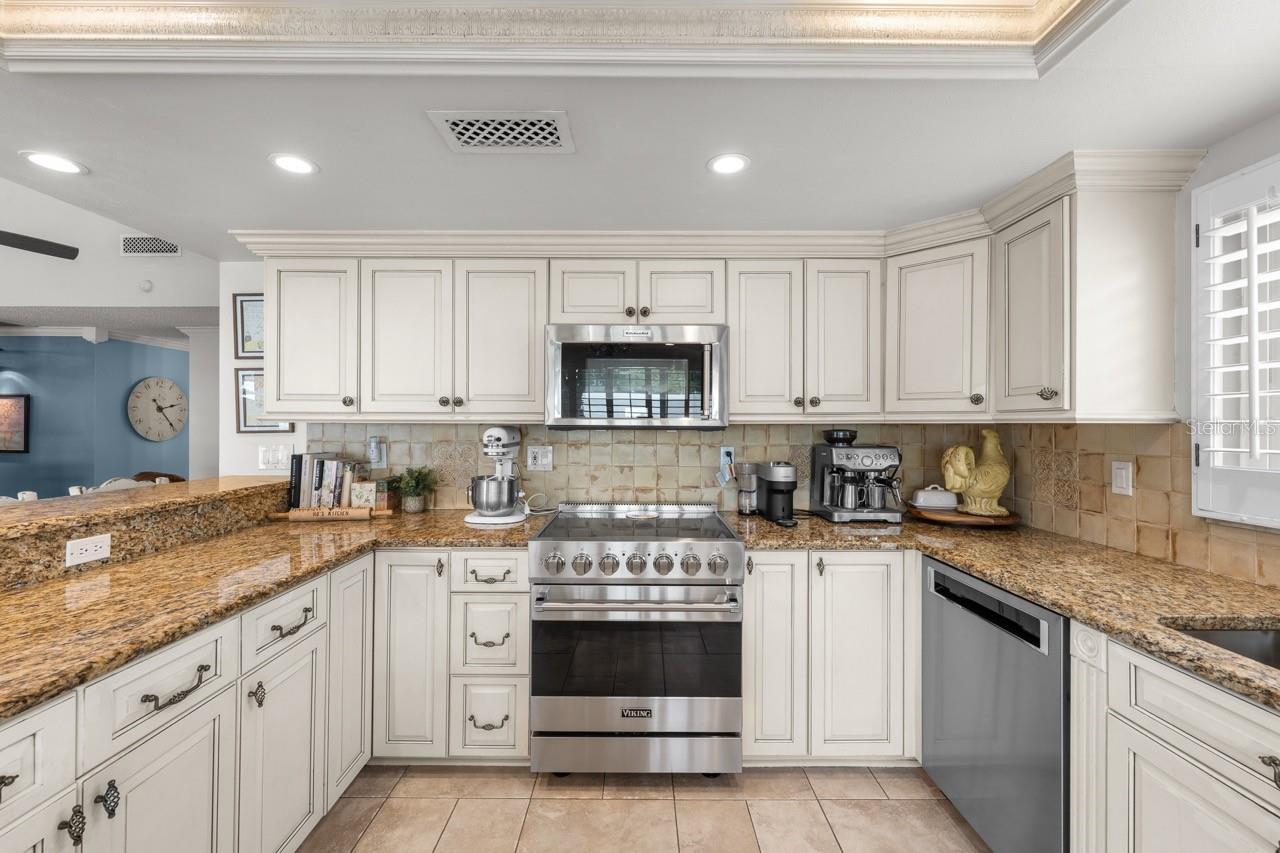 3303 EL AMADOR CT