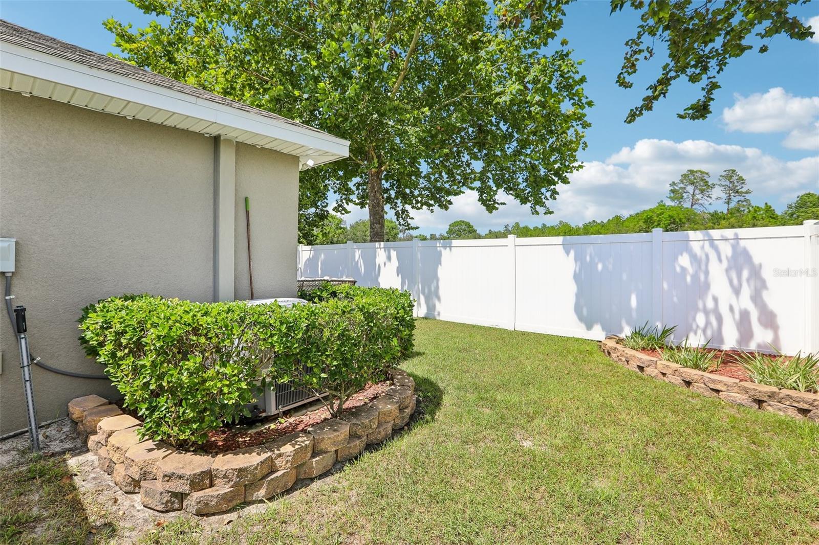16214 VINE CLIFF AVE