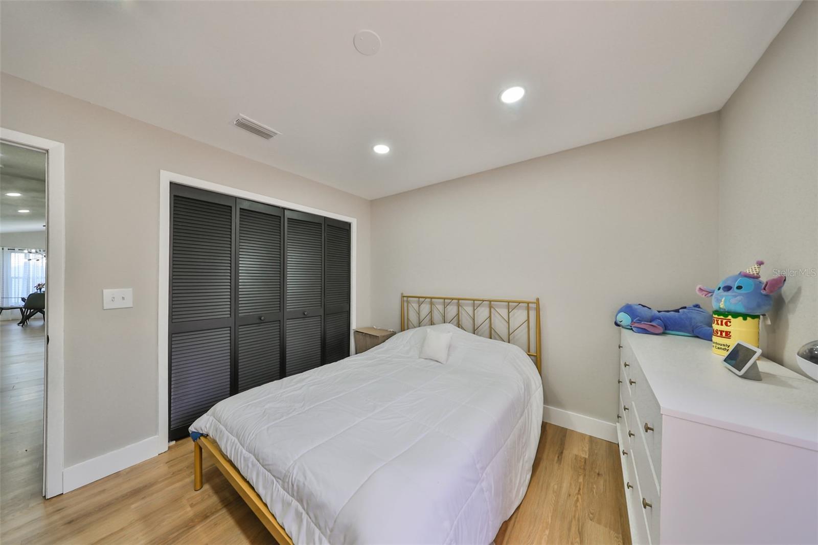 9309 HAMPSHIRE PARK DR