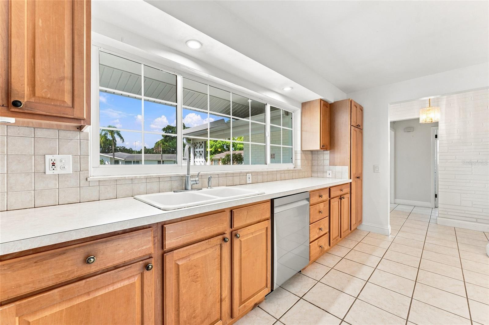 1773 LONDON LN