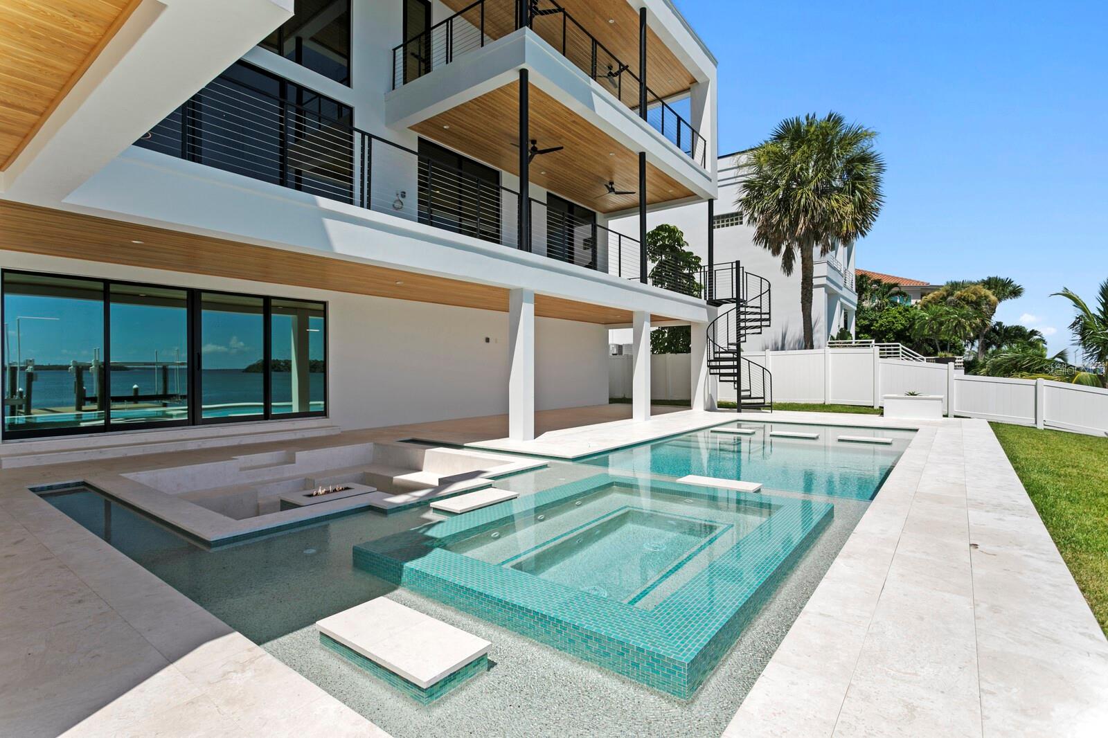 114 SANDS POINT DR