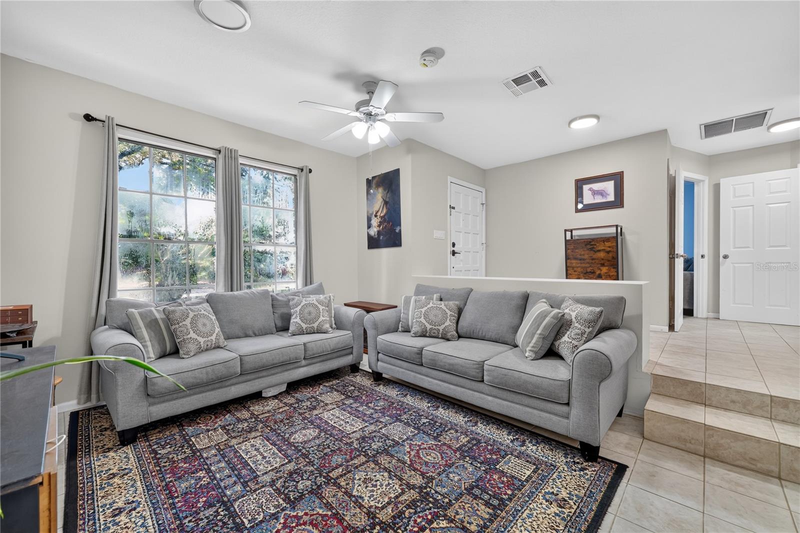 317 W COMANCHE AVE