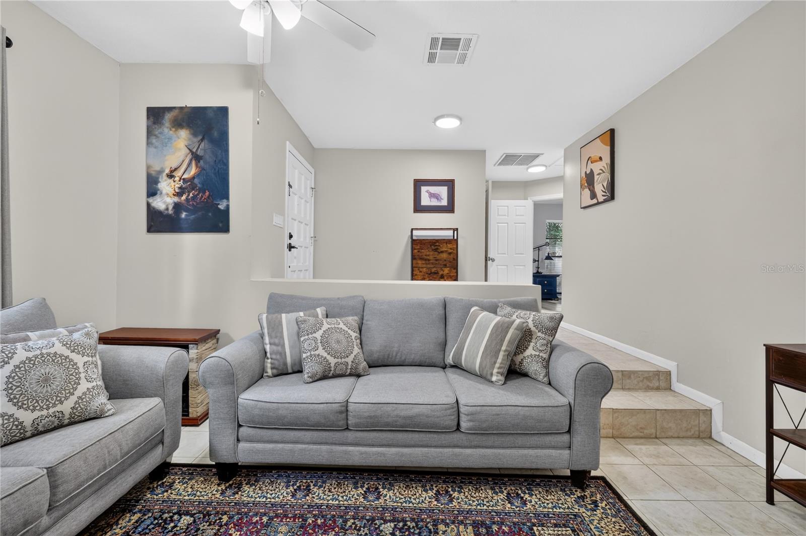 317 W COMANCHE AVE