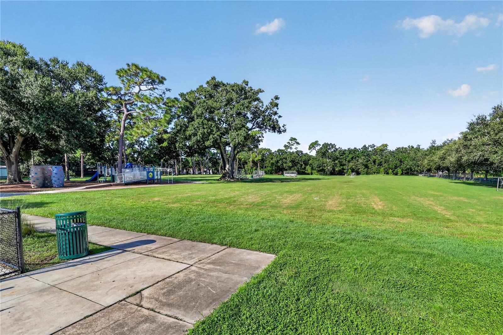 317 W COMANCHE AVE