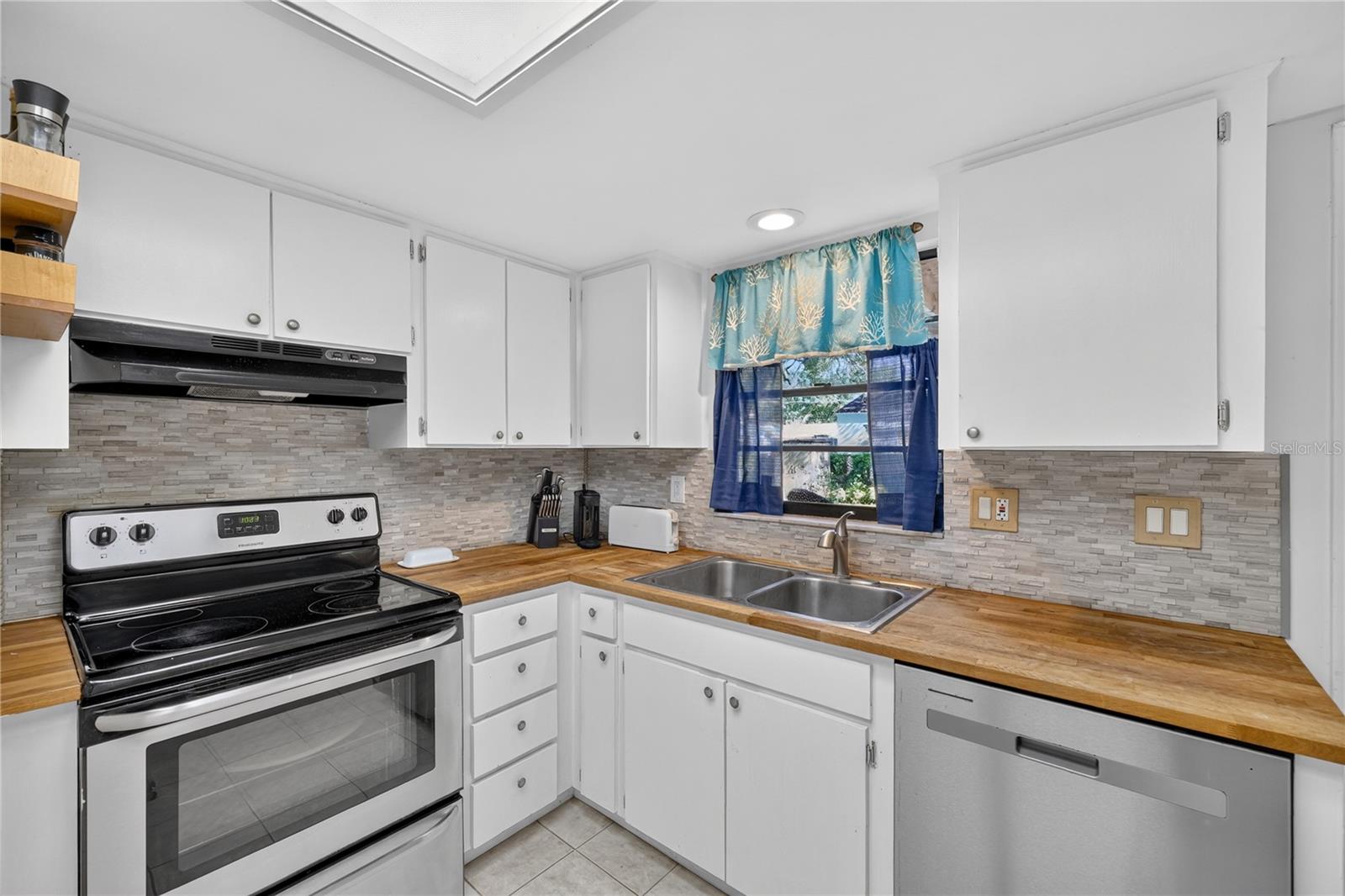 317 W COMANCHE AVE