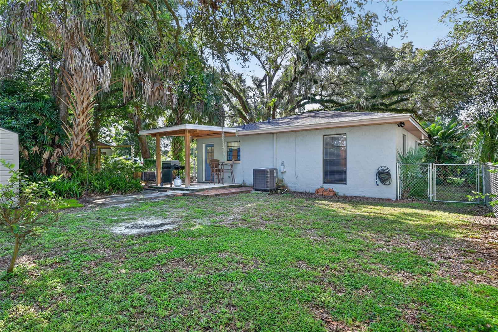 317 W COMANCHE AVE