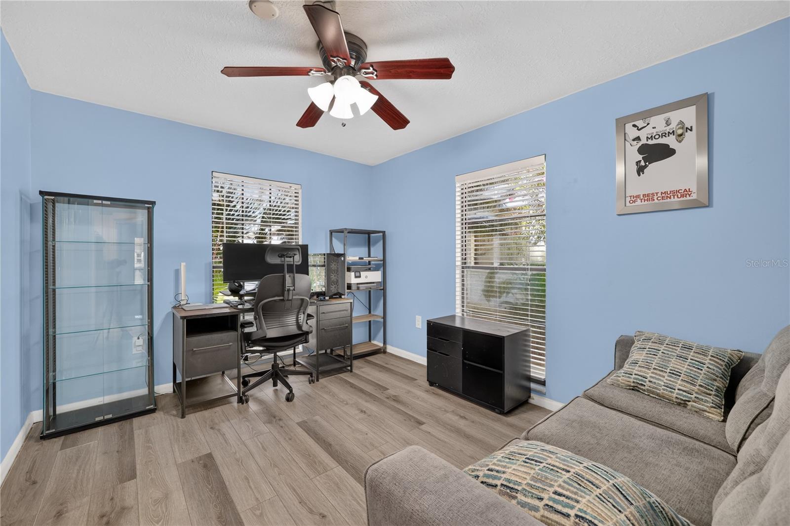 317 W COMANCHE AVE