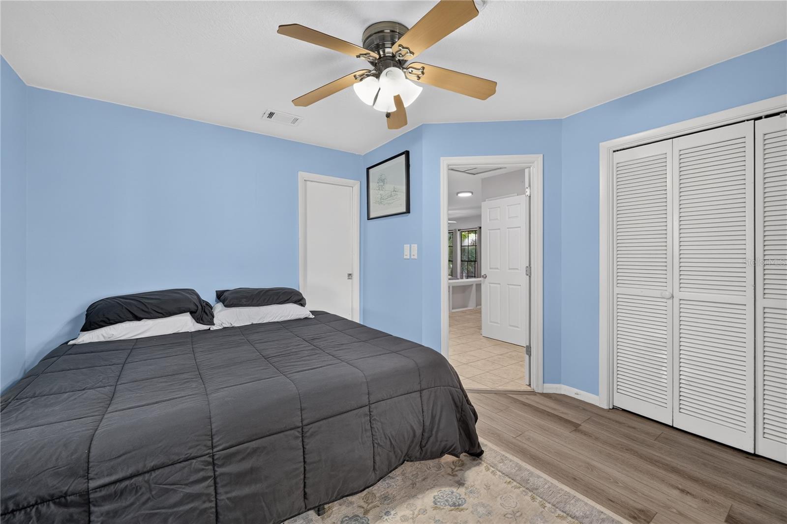 317 W COMANCHE AVE