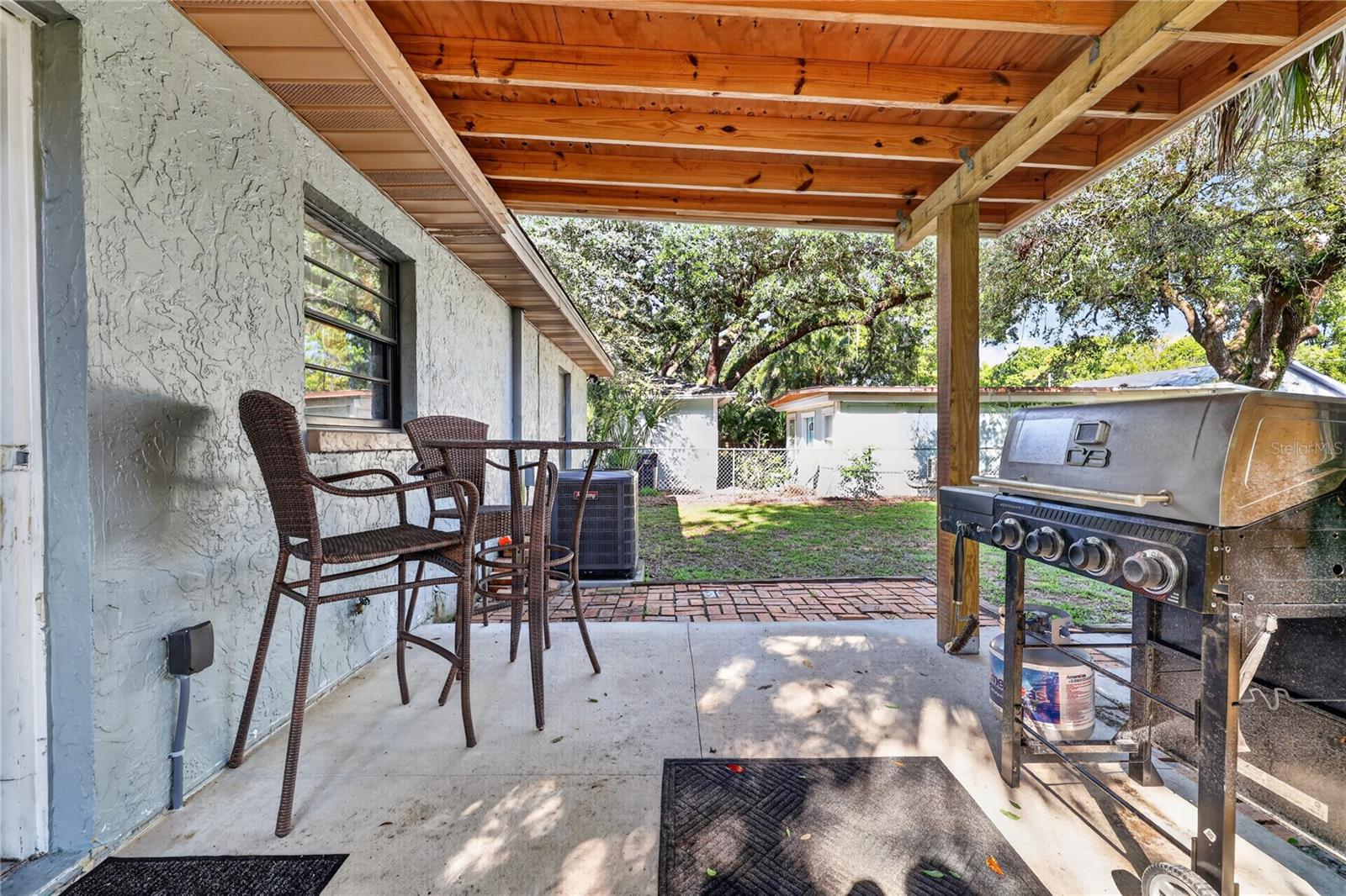 317 W COMANCHE AVE