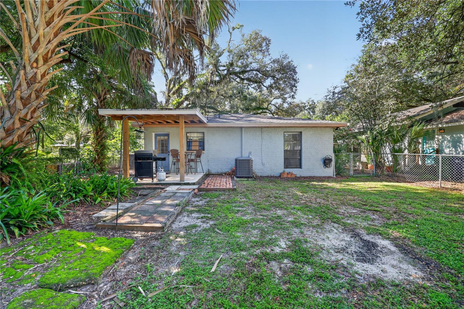 317 W COMANCHE AVE
