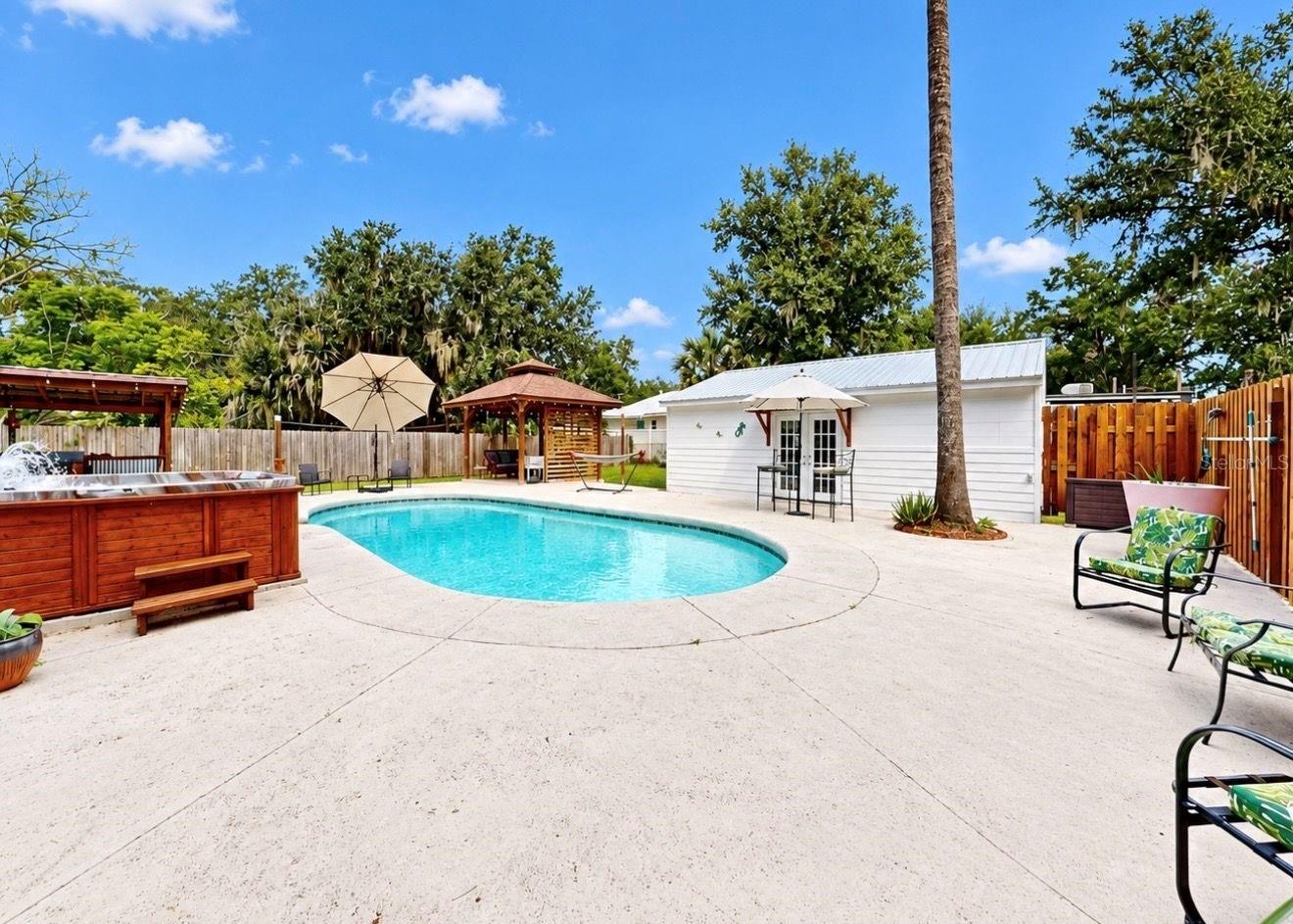 11004 RIVERVIEW DR