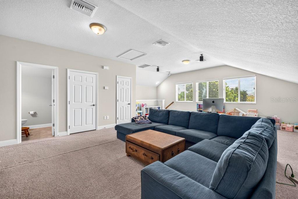 6127 SHADOWLAKE DR