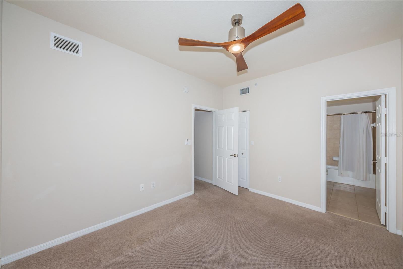 5215 BEACH BREEZE CT #5215