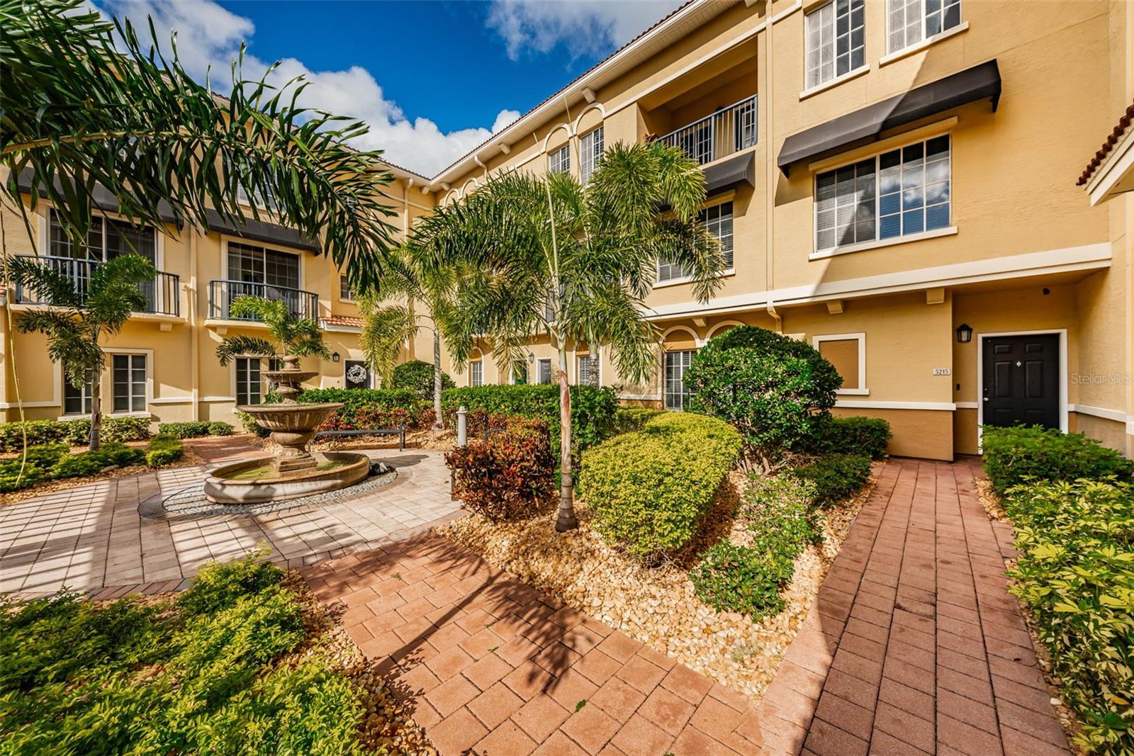 5215 BEACH BREEZE CT #5215
