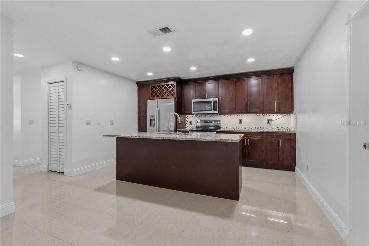 7047 SILVERMILL DR